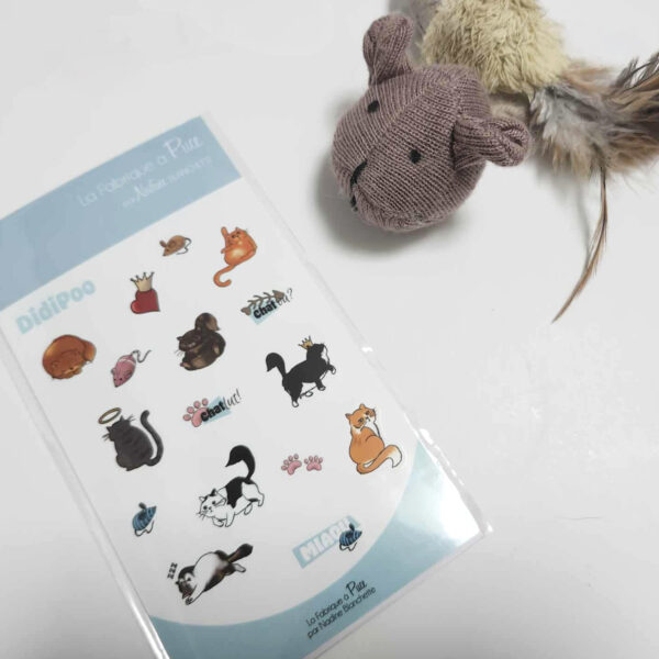 Feuille d’autocollants chats dodus 4 x 6 po avec illustrations adorables style jeunesse, photo avec peluche chat